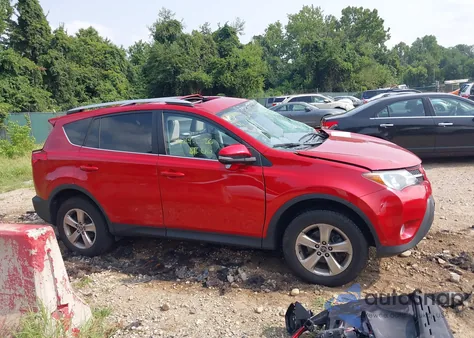 2015 Toyota Rav4 Xle z USA, uszkodzony, nr VIN 2T3WFREV4FW217721